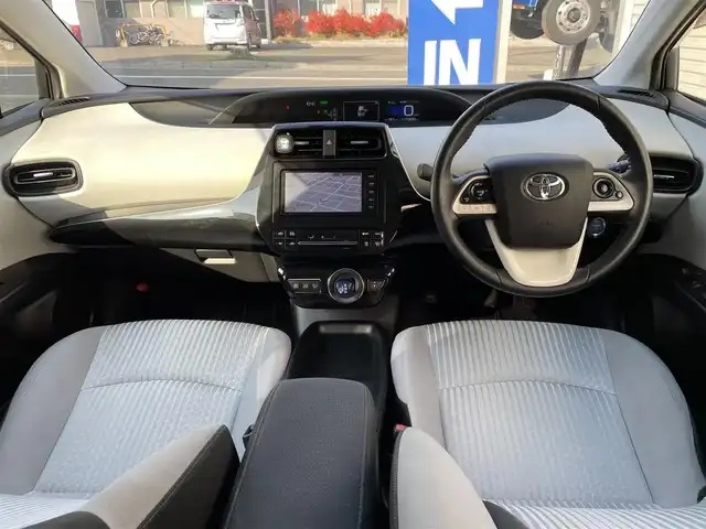 トヨタ プリウス S 道央・札幌 2016(平28)年 13.5万km ホワイトパールクリスタルシャイン (株)IDOMが運営する【じしゃロン札幌豊平店】の自社ローン専用車両になりますこちらは現金またはオートローンご利用時の価格です。自社ローンご希望の方は別途その旨お申付け下さい/スマートキー/純正ナビ・TV/バックカメラ/ETC/社外エアロ/社外17AW/LEDライト