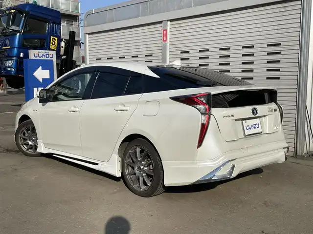 トヨタ プリウス S 道央・札幌 2016(平28)年 13.5万km ホワイトパールクリスタルシャイン (株)IDOMが運営する【じしゃロン札幌豊平店】の自社ローン専用車両になりますこちらは現金またはオートローンご利用時の価格です。自社ローンご希望の方は別途その旨お申付け下さい/スマートキー/純正ナビ・TV/バックカメラ/ETC/社外エアロ/社外17AW/LEDライト