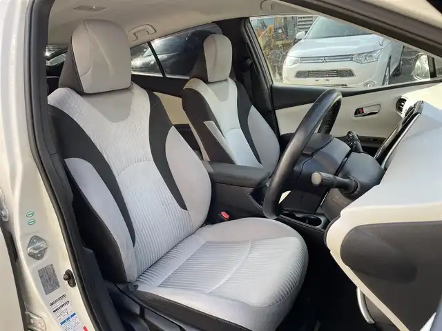 トヨタ プリウス S 道央・札幌 2016(平28)年 13.5万km ホワイトパールクリスタルシャイン (株)IDOMが運営する【じしゃロン札幌豊平店】の自社ローン専用車両になりますこちらは現金またはオートローンご利用時の価格です。自社ローンご希望の方は別途その旨お申付け下さい/スマートキー/純正ナビ・TV/バックカメラ/ETC/社外エアロ/社外17AW/LEDライト