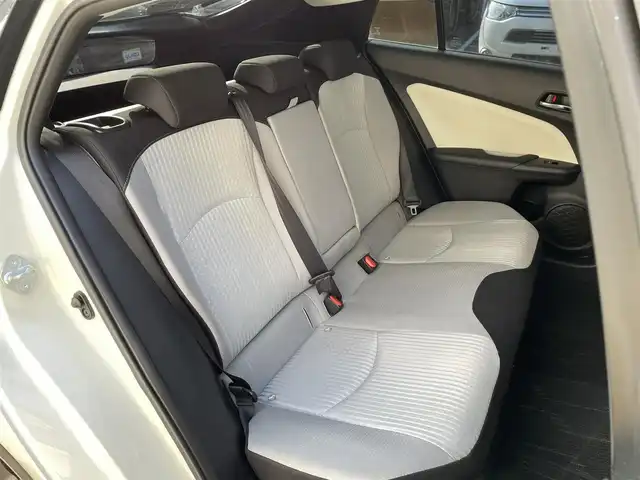 トヨタ プリウス S 道央・札幌 2016(平28)年 13.5万km ホワイトパールクリスタルシャイン (株)IDOMが運営する【じしゃロン札幌豊平店】の自社ローン専用車両になりますこちらは現金またはオートローンご利用時の価格です。自社ローンご希望の方は別途その旨お申付け下さい/スマートキー/純正ナビ・TV/バックカメラ/ETC/社外エアロ/社外17AW/LEDライト