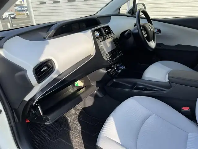 トヨタ プリウス S 道央・札幌 2016(平28)年 13.5万km ホワイトパールクリスタルシャイン (株)IDOMが運営する【じしゃロン札幌豊平店】の自社ローン専用車両になりますこちらは現金またはオートローンご利用時の価格です。自社ローンご希望の方は別途その旨お申付け下さい/スマートキー/純正ナビ・TV/バックカメラ/ETC/社外エアロ/社外17AW/LEDライト