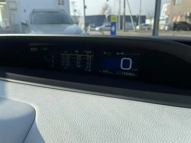 トヨタ プリウス S 道央・札幌 2016(平28)年 13.5万km ホワイトパールクリスタルシャイン (株)IDOMが運営する【じしゃロン札幌豊平店】の自社ローン専用車両になりますこちらは現金またはオートローンご利用時の価格です。自社ローンご希望の方は別途その旨お申付け下さい/スマートキー/純正ナビ・TV/バックカメラ/ETC/社外エアロ/社外17AW/LEDライト