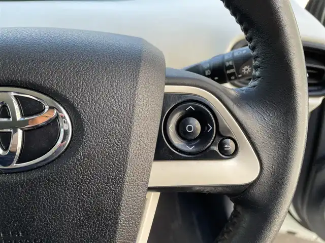 トヨタ プリウス S 道央・札幌 2016(平28)年 13.5万km ホワイトパールクリスタルシャイン (株)IDOMが運営する【じしゃロン札幌豊平店】の自社ローン専用車両になりますこちらは現金またはオートローンご利用時の価格です。自社ローンご希望の方は別途その旨お申付け下さい/スマートキー/純正ナビ・TV/バックカメラ/ETC/社外エアロ/社外17AW/LEDライト