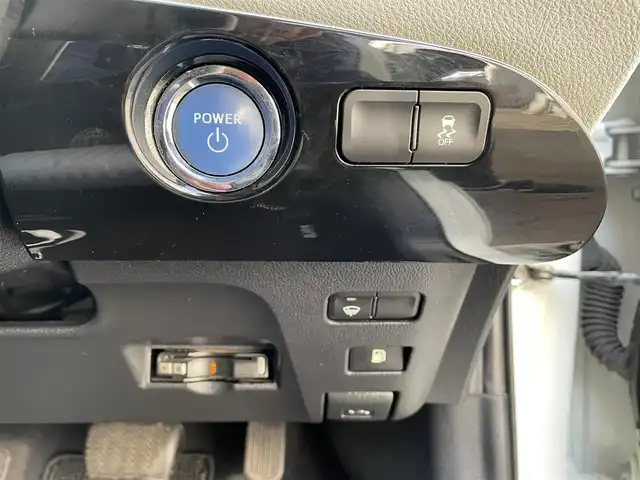 トヨタ プリウス S 道央・札幌 2016(平28)年 13.5万km ホワイトパールクリスタルシャイン (株)IDOMが運営する【じしゃロン札幌豊平店】の自社ローン専用車両になりますこちらは現金またはオートローンご利用時の価格です。自社ローンご希望の方は別途その旨お申付け下さい/スマートキー/純正ナビ・TV/バックカメラ/ETC/社外エアロ/社外17AW/LEDライト