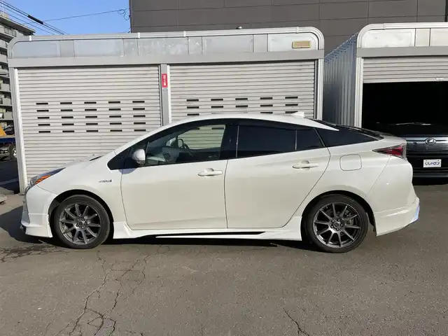 トヨタ プリウス S 道央・札幌 2016(平28)年 13.5万km ホワイトパールクリスタルシャイン (株)IDOMが運営する【じしゃロン札幌豊平店】の自社ローン専用車両になりますこちらは現金またはオートローンご利用時の価格です。自社ローンご希望の方は別途その旨お申付け下さい/スマートキー/純正ナビ・TV/バックカメラ/ETC/社外エアロ/社外17AW/LEDライト