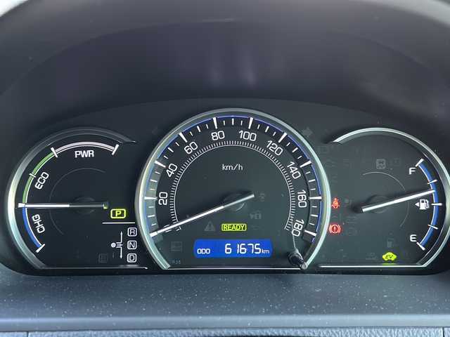 トヨタ エスクァイア ハイブリッド Gi 鳥取県 2016(平28)年 6.2万km ホワイトパールクリスタルシャイン ワンオーナー/純正SDナビ(NSZT-Y66T)/フルセグTV/AM/FM、CD/DVD/Bluetooth/ETC/ドライブレコーダー(前後)/LEDヘッドランプ（ハイ・ロービーム、オートレベリング機能付）/LEDフロントフォグランプ（標準装備）/15インチアルミホイール（標準装備）/合成皮革シート表皮（昇温降温抑制機能付）/快適温熱シート（運転席・助手席/ステアリングホイール＆シフトノブ（本革巻き、黒木目調加飾）/助手席シートバックテーブル（カップホルダー2個付、メッキガーニッシュ付）/デュアルエアコン/S-VSC（横滑り防止装置）/EBD付ABS（アンチロックブレーキシステム）/オートマチックハイビーム/両側パワースライドドア/シートヒーター/スタッドレスタイヤ4本積み込み