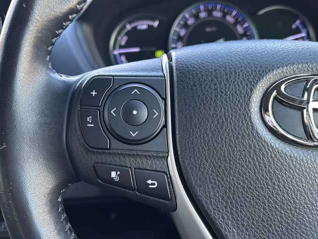 トヨタ エスクァイア ハイブリッド Gi 鳥取県 2016(平28)年 6.2万km ホワイトパールクリスタルシャイン ワンオーナー/純正SDナビ(NSZT-Y66T)/フルセグTV/AM/FM、CD/DVD/Bluetooth/ETC/ドライブレコーダー(前後)/LEDヘッドランプ（ハイ・ロービーム、オートレベリング機能付）/LEDフロントフォグランプ（標準装備）/15インチアルミホイール（標準装備）/合成皮革シート表皮（昇温降温抑制機能付）/快適温熱シート（運転席・助手席/ステアリングホイール＆シフトノブ（本革巻き、黒木目調加飾）/助手席シートバックテーブル（カップホルダー2個付、メッキガーニッシュ付）/デュアルエアコン/S-VSC（横滑り防止装置）/EBD付ABS（アンチロックブレーキシステム）/オートマチックハイビーム/両側パワースライドドア/シートヒーター/スタッドレスタイヤ4本積み込み