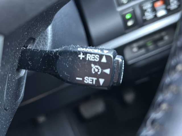 トヨタ エスクァイア ハイブリッド Gi 鳥取県 2016(平28)年 6.2万km ホワイトパールクリスタルシャイン ワンオーナー/純正SDナビ(NSZT-Y66T)/フルセグTV/AM/FM、CD/DVD/Bluetooth/ETC/ドライブレコーダー(前後)/LEDヘッドランプ（ハイ・ロービーム、オートレベリング機能付）/LEDフロントフォグランプ（標準装備）/15インチアルミホイール（標準装備）/合成皮革シート表皮（昇温降温抑制機能付）/快適温熱シート（運転席・助手席/ステアリングホイール＆シフトノブ（本革巻き、黒木目調加飾）/助手席シートバックテーブル（カップホルダー2個付、メッキガーニッシュ付）/デュアルエアコン/S-VSC（横滑り防止装置）/EBD付ABS（アンチロックブレーキシステム）/オートマチックハイビーム/両側パワースライドドア/シートヒーター/スタッドレスタイヤ4本積み込み