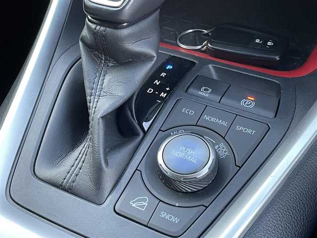 トヨタ ＲＡＶ４ アドベンチャー オフロードPKG 東京都 2021(令3)年 6.1万km アティチュードブラックマイカ トヨタセーフティセンス/・プライクラッシュセーフティ/・レーントレーシングアシスト/・オートハイビーム/・ブラインドスポットモニター/・クリアランスソナー/純正ディスプレイオーディオ/・ナビキット / Bluetooth/バックカメラ/ルーフレール/運転席パワーシート/合皮レザーシート/シートヒーター / ベンチレーション/スペアタイヤ/純正18インチAW/ダウンヒルアシストコントロール/LEDヘッドライト/フォグ/ビルトインETC