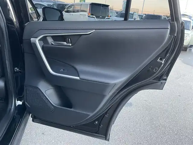 トヨタ ＲＡＶ４ アドベンチャー オフロードPKG 東京都 2021(令3)年 6.1万km アティチュードブラックマイカ トヨタセーフティセンス/・プライクラッシュセーフティ/・レーントレーシングアシスト/・オートハイビーム/・ブラインドスポットモニター/・クリアランスソナー/純正ディスプレイオーディオ/・ナビキット / Bluetooth/バックカメラ/ルーフレール/運転席パワーシート/合皮レザーシート/シートヒーター / ベンチレーション/スペアタイヤ/純正18インチAW/ダウンヒルアシストコントロール/LEDヘッドライト/フォグ/ビルトインETC