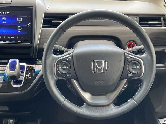 ホンダ フリード ハイブリット G ホンダセンシング 沖縄県 2018(平30)年 1.9万km 赤 純正９インチナビ　（VXM-197VFNi）/（フルセグTV　BLUETOOTH　SD　CD　DVD)　/バックカメラ　/ドライブレコーダー　/ＥＴＣ　/両側パワースライドドア　/ホンダセンシング/クルーズコントロール　/ＬＥＤヘッドライト　/オートライト　/スマートキー/プッシュスタート/オートエアコン/純正15インチアルミホイール/純正フロアマット