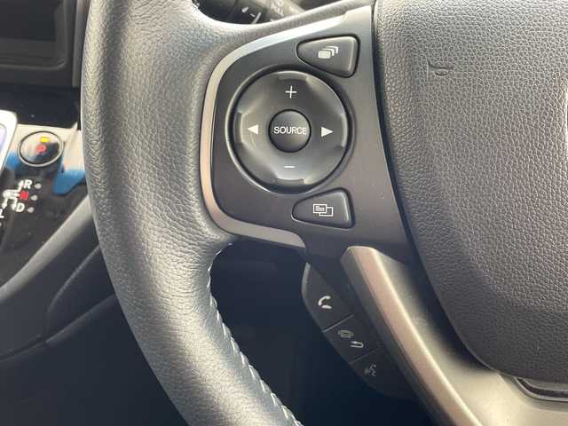 ホンダ フリード ハイブリット G ホンダセンシング 沖縄県 2018(平30)年 1.9万km 赤 純正９インチナビ　（VXM-197VFNi）/（フルセグTV　BLUETOOTH　SD　CD　DVD)　/バックカメラ　/ドライブレコーダー　/ＥＴＣ　/両側パワースライドドア　/ホンダセンシング/クルーズコントロール　/ＬＥＤヘッドライト　/オートライト　/スマートキー/プッシュスタート/オートエアコン/純正15インチアルミホイール/純正フロアマット