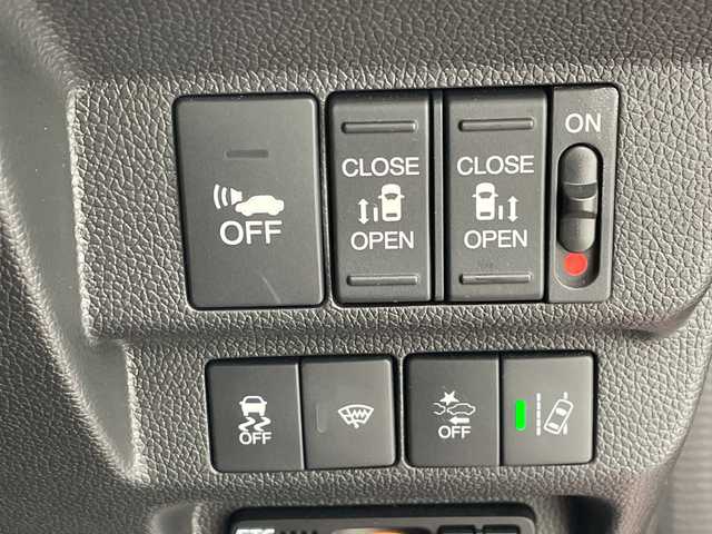 ホンダ フリード ハイブリット G ホンダセンシング 沖縄県 2018(平30)年 1.9万km 赤 純正９インチナビ　（VXM-197VFNi）/（フルセグTV　BLUETOOTH　SD　CD　DVD)　/バックカメラ　/ドライブレコーダー　/ＥＴＣ　/両側パワースライドドア　/ホンダセンシング/クルーズコントロール　/ＬＥＤヘッドライト　/オートライト　/スマートキー/プッシュスタート/オートエアコン/純正15インチアルミホイール/純正フロアマット