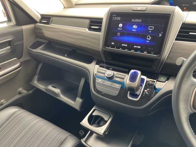 ホンダ フリード ハイブリット G ホンダセンシング 沖縄県 2018(平30)年 1.9万km 赤 純正９インチナビ　（VXM-197VFNi）/（フルセグTV　BLUETOOTH　SD　CD　DVD)　/バックカメラ　/ドライブレコーダー　/ＥＴＣ　/両側パワースライドドア　/ホンダセンシング/クルーズコントロール　/ＬＥＤヘッドライト　/オートライト　/スマートキー/プッシュスタート/オートエアコン/純正15インチアルミホイール/純正フロアマット