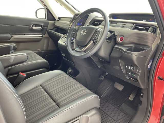 ホンダ フリード ハイブリット G ホンダセンシング 沖縄県 2018(平30)年 1.9万km 赤 純正９インチナビ　（VXM-197VFNi）/（フルセグTV　BLUETOOTH　SD　CD　DVD)　/バックカメラ　/ドライブレコーダー　/ＥＴＣ　/両側パワースライドドア　/ホンダセンシング/クルーズコントロール　/ＬＥＤヘッドライト　/オートライト　/スマートキー/プッシュスタート/オートエアコン/純正15インチアルミホイール/純正フロアマット