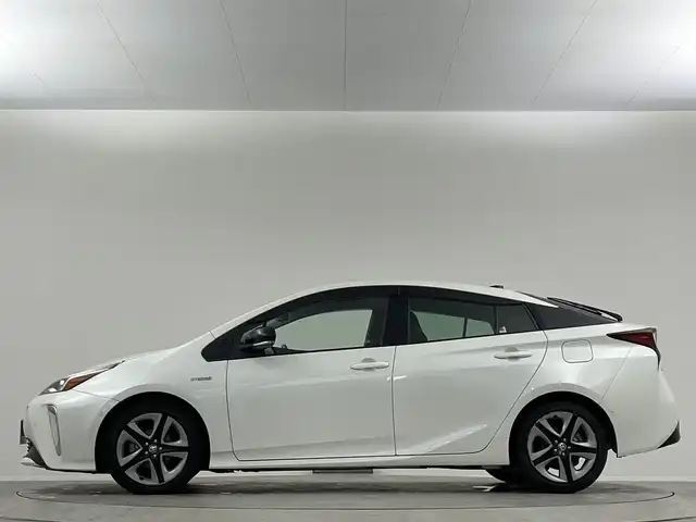 トヨタ プリウス A ツーリングセレクション 埼玉県 2020(令2)年 5.6万km ホワイトパールクリスタルシャイン 純正ナビゲーション/CD/DVD/Bluetooth/フルセグTV/バックカメラ/ヘッドアップディスプレイ/衝突被害軽減システム/レーンキープアシスト/コーナーセンサー/レーダークルーズコントロール/パーキングアシスト/プッシュスタート/スマートキー/ビルトインETC/ドライブレコーダー/運転席パワーシート/前席シートヒーター/純正AW/オートライト/オートマチックハイビーム/LEDヘッドライト