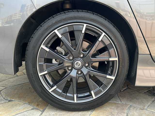 日産 リーフ ニスモ 静岡県 2019(令1)年 8.1万km ダークメタルグレー/スーパーブラック2トーン ナビ/・バックモニター/・Bluetooth/・CD/DVD/・フルセグTV/主要装備/・プッシュスタート/・ETC車載器/・前席シートヒーター/・純正フロアマット/・純正18インチAW/・LEDヘッドライト/・スマートキー/・スペアキー/・オートライト/安全装備/・プロパイロット/・インテリジェントエマージェンシーブレーキ/・前後コーナーセンサー/・側方支援/・後側方支援/・標識認識システム