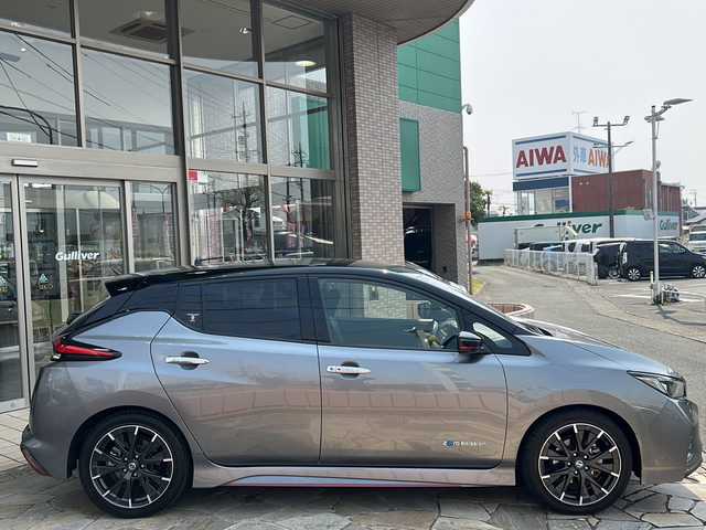 日産 リーフ ニスモ 静岡県 2019(令1)年 8.1万km ダークメタルグレー/スーパーブラック2トーン ナビ/・バックモニター/・Bluetooth/・CD/DVD/・フルセグTV/主要装備/・プッシュスタート/・ETC車載器/・前席シートヒーター/・純正フロアマット/・純正18インチAW/・LEDヘッドライト/・スマートキー/・スペアキー/・オートライト/安全装備/・プロパイロット/・インテリジェントエマージェンシーブレーキ/・前後コーナーセンサー/・側方支援/・後側方支援/・標識認識システム