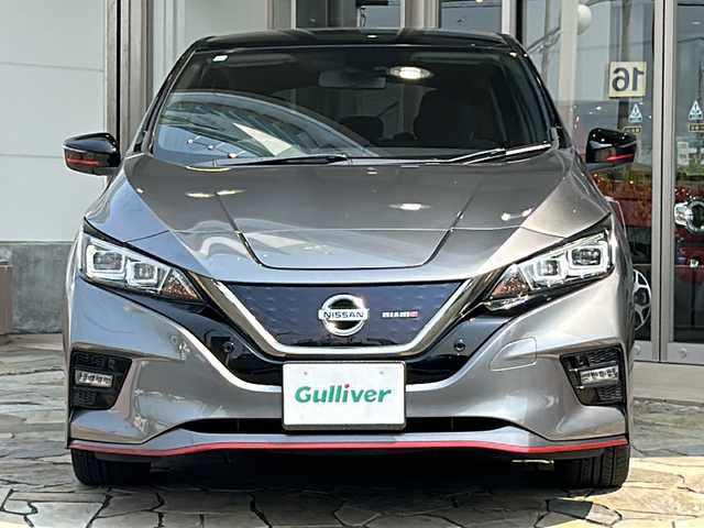 日産 リーフ ニスモ 静岡県 2019(令1)年 8.1万km ダークメタルグレー/スーパーブラック2トーン ナビ/・バックモニター/・Bluetooth/・CD/DVD/・フルセグTV/主要装備/・プッシュスタート/・ETC車載器/・前席シートヒーター/・純正フロアマット/・純正18インチAW/・LEDヘッドライト/・スマートキー/・スペアキー/・オートライト/安全装備/・プロパイロット/・インテリジェントエマージェンシーブレーキ/・前後コーナーセンサー/・側方支援/・後側方支援/・標識認識システム
