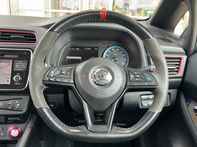 日産 リーフ ニスモ 静岡県 2019(令1)年 8.1万km ダークメタルグレー/スーパーブラック2トーン ナビ/・バックモニター/・Bluetooth/・CD/DVD/・フルセグTV/主要装備/・プッシュスタート/・ETC車載器/・前席シートヒーター/・純正フロアマット/・純正18インチAW/・LEDヘッドライト/・スマートキー/・スペアキー/・オートライト/安全装備/・プロパイロット/・インテリジェントエマージェンシーブレーキ/・前後コーナーセンサー/・側方支援/・後側方支援/・標識認識システム
