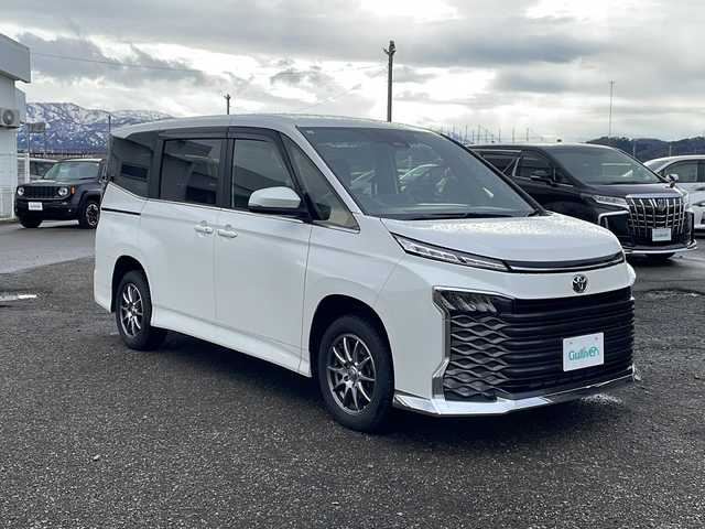 トヨタ ヴォクシー S－Z 新潟県 2022(令4)年 2.3万km ホワイトパールクリスタルシャイン 4WD/純正ディスプレイオーディオ/BT/バックカメラ/ETC/衝突被害軽減ブレーキ/レーンキープアシスト/レーダークルーズコントロール/半革シート/シートヒーター /両側パワースライドドア/ステアリングスイッチ/コーナーセンサー/スマートキー/プッシュスタート/LEDヘッドライト/オートライト/オートハイビーム/社外16インチアルミホイール