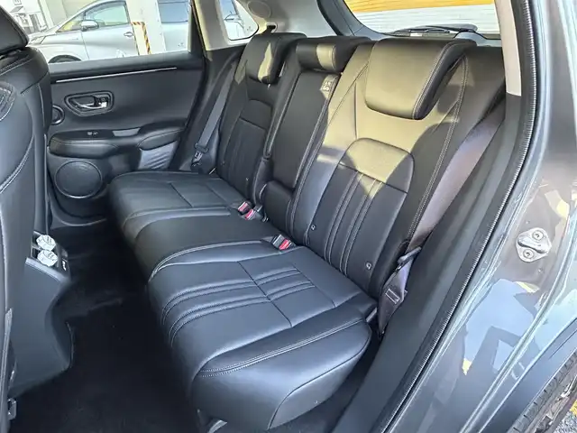 ホンダ ＺＲ－Ｖ ハイブリッド e:HEV Z 静岡県 2024(令6)年 0.4万km スーパープラチナグレーメタリック ワンオーナー/純正ナビ/フルセグTV/BT/USB/全方位カメラ/BOSEサウンドシステム/黒革シート/前席パワーシート/前席シートヒーター /運転席シートメモリー/パワーバックドア/前後ドライブレコーダー/衝突軽減ブレーキ/レーンキープアシスト/ブラインドスポットモニター/レーダークルーズコントロール/クリアランスソナー/置くだけ充電/ステアリングヒーター/ビルトインETC2.0/純正18インチAW/スマートキー×2/保証書/取扱説明書