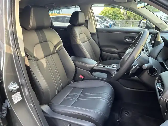 ホンダ ＺＲ－Ｖ ハイブリッド e:HEV Z 静岡県 2024(令6)年 0.4万km スーパープラチナグレーメタリック ワンオーナー/純正ナビ/フルセグTV/BT/USB/全方位カメラ/BOSEサウンドシステム/黒革シート/前席パワーシート/前席シートヒーター /運転席シートメモリー/パワーバックドア/前後ドライブレコーダー/衝突軽減ブレーキ/レーンキープアシスト/ブラインドスポットモニター/レーダークルーズコントロール/クリアランスソナー/置くだけ充電/ステアリングヒーター/ビルトインETC2.0/純正18インチAW/スマートキー×2/保証書/取扱説明書