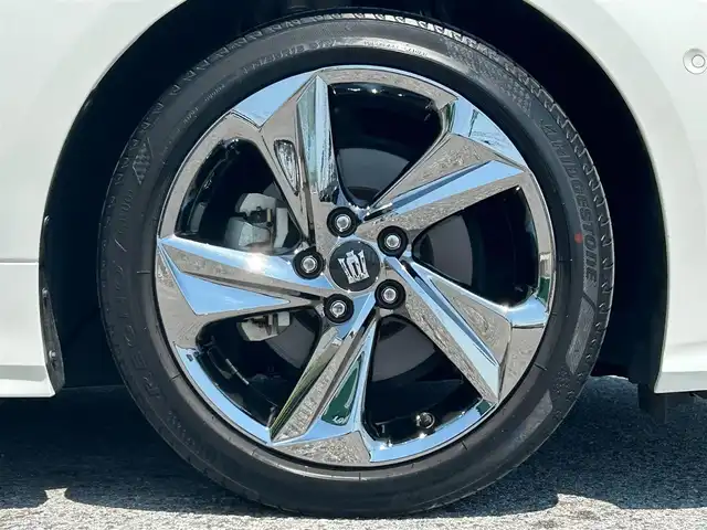 トヨタ クラウン ハイブリッド RS アドバンス 滋賀県 2019(平31)年 4万km ホワイトパールクリスタルシャイン ガソリン（ハイブリッド）/2WD(FR)/CVT/チルト＆スライド電動ムーンルーフ/8インチ純正ナビ/(FM/AM/CD/DVD/フルセグ/Bluetooth)/前後ドライブレコーダー/ETC2.0/パノラミックビューモニター/バックカメラ/ＴｏｙｏｔａＳａｆｅｔｙＳｅｎｓｅ/・プリクラッシュブレーキアシスト	/・踏み間違い防止アシスト	/・レーンキープアシスト	/・レーダークルーズコントロール/・ブラインドスポットモニター/・リヤクロストラフィックオートブレーキ/運転席・助手席シートヒーター/自動防眩インナーミラー/電動格納ミラー/電動パーキング/ブレーキホールド/革巻きステアリング/ステアリングスイッチ/パドルシフト/オートライト/LEDヘッドライト/フロントフォグ/オートマチックハイビーム/フルオートエアコン/プッシュスタート/スマートキー/カードキー/純正フロアマット