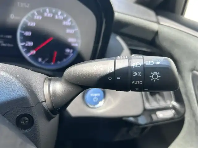 トヨタ クラウン ハイブリッド RS アドバンス 滋賀県 2019(平31)年 4万km ホワイトパールクリスタルシャイン ガソリン（ハイブリッド）/2WD(FR)/CVT/チルト＆スライド電動ムーンルーフ/8インチ純正ナビ/(FM/AM/CD/DVD/フルセグ/Bluetooth)/前後ドライブレコーダー/ETC2.0/パノラミックビューモニター/バックカメラ/ＴｏｙｏｔａＳａｆｅｔｙＳｅｎｓｅ/・プリクラッシュブレーキアシスト	/・踏み間違い防止アシスト	/・レーンキープアシスト	/・レーダークルーズコントロール/・ブラインドスポットモニター/・リヤクロストラフィックオートブレーキ/運転席・助手席シートヒーター/自動防眩インナーミラー/電動格納ミラー/電動パーキング/ブレーキホールド/革巻きステアリング/ステアリングスイッチ/パドルシフト/オートライト/LEDヘッドライト/フロントフォグ/オートマチックハイビーム/フルオートエアコン/プッシュスタート/スマートキー/カードキー/純正フロアマット