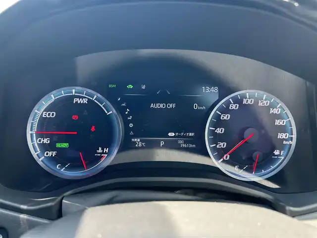 トヨタ クラウン ハイブリッド RS アドバンス 滋賀県 2019(平31)年 4万km ホワイトパールクリスタルシャイン ガソリン（ハイブリッド）/2WD(FR)/CVT/チルト＆スライド電動ムーンルーフ/8インチ純正ナビ/(FM/AM/CD/DVD/フルセグ/Bluetooth)/前後ドライブレコーダー/ETC2.0/パノラミックビューモニター/バックカメラ/ＴｏｙｏｔａＳａｆｅｔｙＳｅｎｓｅ/・プリクラッシュブレーキアシスト	/・踏み間違い防止アシスト	/・レーンキープアシスト	/・レーダークルーズコントロール/・ブラインドスポットモニター/・リヤクロストラフィックオートブレーキ/運転席・助手席シートヒーター/自動防眩インナーミラー/電動格納ミラー/電動パーキング/ブレーキホールド/革巻きステアリング/ステアリングスイッチ/パドルシフト/オートライト/LEDヘッドライト/フロントフォグ/オートマチックハイビーム/フルオートエアコン/プッシュスタート/スマートキー/カードキー/純正フロアマット