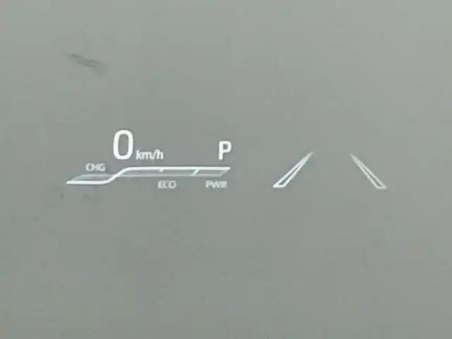 トヨタ クラウン ハイブリッド RS アドバンス 愛知県 2019(平31)年 4万km ホワイトパールクリスタルシャイン 8インチ純正ナビ/(FM/AM/CD/DVD/フルセグ/Bluetooth)/ムーンルーフ/パノラミックビューモニター/ＴｏｙｏｔａＳａｆｅｔｙＳｅｎｓｅ/・プリクラッシュブレーキアシスト/・オートマチックハイビーム	/・踏み間違い防止アシスト	/・レーンキープアシスト	/・レーダークルーズコントロール/・ブラインドスポットモニター/・リヤクロストラフィックオートブレーキ/パーキングアシスト/前後ドライブレコーダー/ETC2.0/前席シートヒーター/パワーシート/メモリシート/自動防眩インナーミラー/電動格納ミラー/電動パーキング/ブレーキホールド/革巻きステアリング/ステアリングスイッチ/パドルシフト/オートライト/LEDヘッドライト/フロントフォグライト/フルオートエアコン/プッシュスタート/スマートキー/カードキー/純正フロアマット