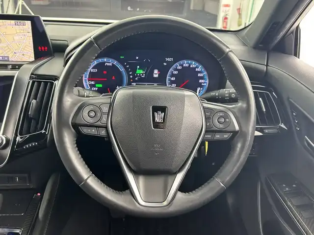 トヨタ クラウン ハイブリッド RS アドバンス 愛知県 2019(平31)年 4万km ホワイトパールクリスタルシャイン 8インチ純正ナビ/(FM/AM/CD/DVD/フルセグ/Bluetooth)/ムーンルーフ/パノラミックビューモニター/ＴｏｙｏｔａＳａｆｅｔｙＳｅｎｓｅ/・プリクラッシュブレーキアシスト/・オートマチックハイビーム	/・踏み間違い防止アシスト	/・レーンキープアシスト	/・レーダークルーズコントロール/・ブラインドスポットモニター/・リヤクロストラフィックオートブレーキ/パーキングアシスト/前後ドライブレコーダー/ETC2.0/前席シートヒーター/パワーシート/メモリシート/自動防眩インナーミラー/電動格納ミラー/電動パーキング/ブレーキホールド/革巻きステアリング/ステアリングスイッチ/パドルシフト/オートライト/LEDヘッドライト/フロントフォグライト/フルオートエアコン/プッシュスタート/スマートキー/カードキー/純正フロアマット