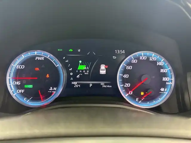 トヨタ クラウン ハイブリッド RS アドバンス 愛知県 2019(平31)年 4万km ホワイトパールクリスタルシャイン 8インチ純正ナビ/(FM/AM/CD/DVD/フルセグ/Bluetooth)/ムーンルーフ/パノラミックビューモニター/ＴｏｙｏｔａＳａｆｅｔｙＳｅｎｓｅ/・プリクラッシュブレーキアシスト/・オートマチックハイビーム	/・踏み間違い防止アシスト	/・レーンキープアシスト	/・レーダークルーズコントロール/・ブラインドスポットモニター/・リヤクロストラフィックオートブレーキ/パーキングアシスト/前後ドライブレコーダー/ETC2.0/前席シートヒーター/パワーシート/メモリシート/自動防眩インナーミラー/電動格納ミラー/電動パーキング/ブレーキホールド/革巻きステアリング/ステアリングスイッチ/パドルシフト/オートライト/LEDヘッドライト/フロントフォグライト/フルオートエアコン/プッシュスタート/スマートキー/カードキー/純正フロアマット