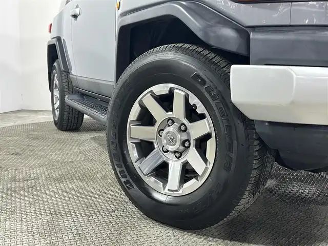 トヨタ ＦＪクルーザー カラーパッケージ 大阪府 2014(平26)年 4.3万km セメントグレーM/ホワイト 純正ナビ(フルセグTV/DVD再生/Bluetooth) ETC クルコン クリアランスソナー 横滑り防止 リモコンキー 純正マット 純正アルミホイール ４WD