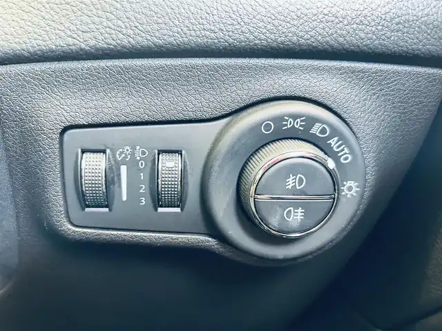 クライスラー・ジープ ジープ コンパス リミテッド 大阪府 2021(令3)年 3.5万km 白 ワンオーナー/サンルーフ/beatsサウンド/ACC/黒革/パワーシート/シートヒーター/Dシートメモリ/純正ナビ/TV/バックカメラ/applecarplay/ブラインドスポット/電動リアゲート/純正18インチAW/HIDヘッドライト