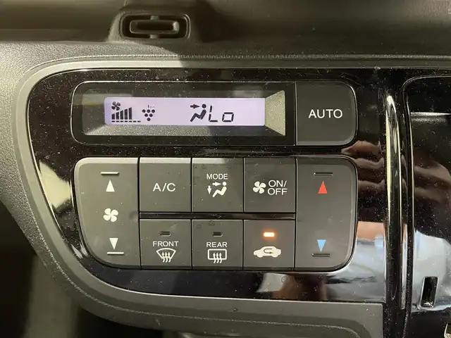 ホンダ Ｎ ＢＯＸ スラッシュ X ターボパッケージ 沖縄県 2015(平27)年 6.3万km スマートブラック (株)IDOMが運営する【じしゃロンOO店】の自社ローン専用車両になりますこちらは現金またはオートローンご利用時の価格です。自社ローンご希望の方は別途その旨お申付け下さい/・プッシュスタート　/・純正ナビ　/・バックカメラ　/・クルーズコントロール　/・純正アルミホイール　/・純正フロアマット　/・シートヒーター　/・横滑り防止装置　/・衝突被害軽減ブレーキ　/・取扱説明書　/・スマートキー