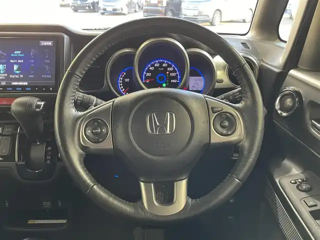 ホンダ Ｎ ＢＯＸ スラッシュ X ターボパッケージ 沖縄県 2015(平27)年 6.3万km スマートブラック (株)IDOMが運営する【じしゃロンOO店】の自社ローン専用車両になりますこちらは現金またはオートローンご利用時の価格です。自社ローンご希望の方は別途その旨お申付け下さい/・プッシュスタート　/・純正ナビ　/・バックカメラ　/・クルーズコントロール　/・純正アルミホイール　/・純正フロアマット　/・シートヒーター　/・横滑り防止装置　/・衝突被害軽減ブレーキ　/・取扱説明書　/・スマートキー