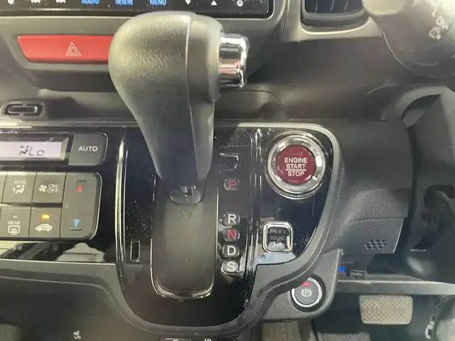ホンダ Ｎ ＢＯＸ スラッシュ X ターボパッケージ 沖縄県 2015(平27)年 6.3万km スマートブラック (株)IDOMが運営する【じしゃロンOO店】の自社ローン専用車両になりますこちらは現金またはオートローンご利用時の価格です。自社ローンご希望の方は別途その旨お申付け下さい/・プッシュスタート　/・純正ナビ　/・バックカメラ　/・クルーズコントロール　/・純正アルミホイール　/・純正フロアマット　/・シートヒーター　/・横滑り防止装置　/・衝突被害軽減ブレーキ　/・取扱説明書　/・スマートキー