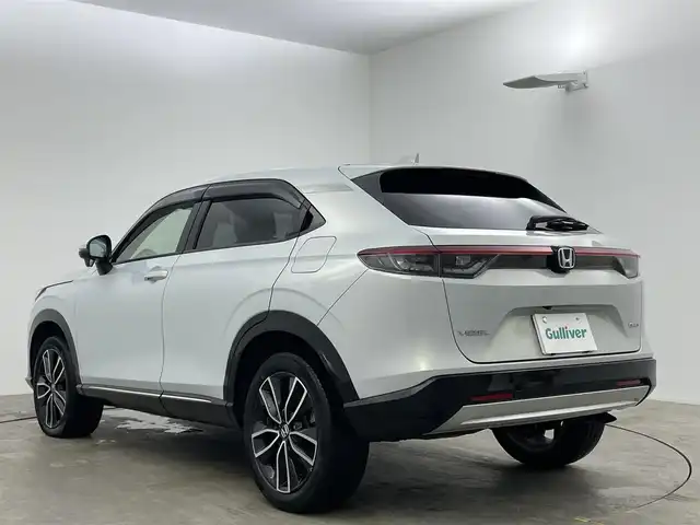ホンダ ヴェゼル ハイブリッド e:HEV Z 岡山県 2021(令3)年 5.1万km プレミアムサンライトホワイトパール 純正9インチナビ/・バックカメラ/・FM/AM/Bluetooth/フルセグ/USB/ホンダセンシング/・衝突軽減ブレーキ/・車線維持支援システム/・アダプティブクルーズコントロール/・誤発信抑制機能/・オートハイビーム/・コーナーセンサー/ハーフレザーシート/・D/Nシートヒーター/パワーバックドア/ステアリングヒーター/パドルシフト/2.0ETC/LEDヘッドライト/純正18インチアルミ/純正フロアマット/ドアバイザー/ISOFIX