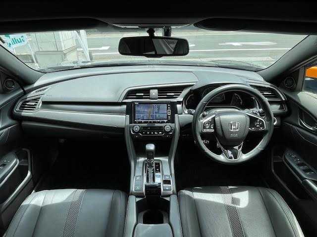 ホンダ シビック ハッチバック 埼玉県 2021(令3)年 3.2万km クリスタルブラックパール サンルーフ/純正SDナビ/【CD/DVD/フルセグ/Bluetooth】/ホンダセンシング/クルーズコントロール/シートヒーター/エキサイトスポーティパッケージ/ドライブレコーダー/クルーズコントロール/バックカメラ/パワーシート