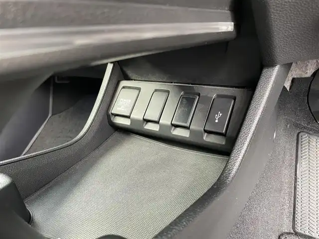 ホンダ ヴェゼル ハイブリッド Z ホンダセンシング 佐賀県 2018(平30)年 5.1万km プレミアムクリスタルレッドM ワンオーナー/純正メモリナビ/フルセグTV/・CD/DVD/SD/USB/Bluetooth/バックカメラ/前方ドライブレコーダー/ビルトインETC/電子パーキングブレーキ/BRAKE　HOLD機能/パドルシフト/ハーフレザーシート/D＋N席シートヒーター/革巻きステアリング/ステアリングリモコン/純正17インチアルミホイール/純正LEDヘッドライト/純正LEDフォグライト/純正フロアマット/純正ドアバイザ―/新車保証書/取扱説明書/スペアキー１本/ホンダセンシング/・アダプティブクルーズコントロール/・路外逸脱抑制システム/・衝突軽減ブレーキ/・先行車発進お知らせ機能/・リアクティブフォースペダル/・標識認識機能