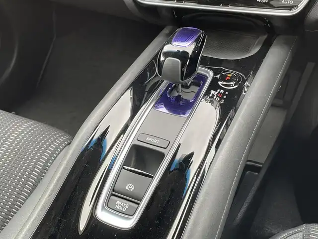 ホンダ ヴェゼル ハイブリッド Z ホンダセンシング 佐賀県 2018(平30)年 5.1万km プレミアムクリスタルレッドM ワンオーナー/純正メモリナビ/フルセグTV/・CD/DVD/SD/USB/Bluetooth/バックカメラ/前方ドライブレコーダー/ビルトインETC/電子パーキングブレーキ/BRAKE　HOLD機能/パドルシフト/ハーフレザーシート/D＋N席シートヒーター/革巻きステアリング/ステアリングリモコン/純正17インチアルミホイール/純正LEDヘッドライト/純正LEDフォグライト/純正フロアマット/純正ドアバイザ―/新車保証書/取扱説明書/スペアキー１本/ホンダセンシング/・アダプティブクルーズコントロール/・路外逸脱抑制システム/・衝突軽減ブレーキ/・先行車発進お知らせ機能/・リアクティブフォースペダル/・標識認識機能