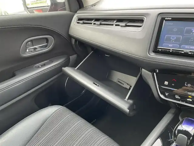 ホンダ ヴェゼル ハイブリッド Z ホンダセンシング 佐賀県 2018(平30)年 5.1万km プレミアムクリスタルレッドM ワンオーナー/純正メモリナビ/フルセグTV/・CD/DVD/SD/USB/Bluetooth/バックカメラ/前方ドライブレコーダー/ビルトインETC/電子パーキングブレーキ/BRAKE　HOLD機能/パドルシフト/ハーフレザーシート/D＋N席シートヒーター/革巻きステアリング/ステアリングリモコン/純正17インチアルミホイール/純正LEDヘッドライト/純正LEDフォグライト/純正フロアマット/純正ドアバイザ―/新車保証書/取扱説明書/スペアキー１本/ホンダセンシング/・アダプティブクルーズコントロール/・路外逸脱抑制システム/・衝突軽減ブレーキ/・先行車発進お知らせ機能/・リアクティブフォースペダル/・標識認識機能