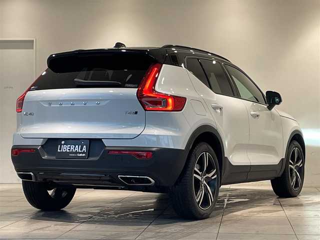 ボルボ ＸＣ４０ T4 AWD Rデザイン 愛知県 2020(令2)年 2.9万km 白 純正ナビ　/Ｂｌｕｅｔｏｏｔｈ　/ＡｐｐｌｅＣａｒＰｌａｙ　/ＡｎｄｒｏｉｄＡｕｔｏ　/３６０度カメラ/フルセグTV　/ハーフレザー　/シートヒーター　/ＡＣＣ　/ＬＫＡ　/ＢＳＭ　/ドライブレコーダー　/ＥＴＣ/プッシュスタート/アイドリングストップ/ウィンカーミラー