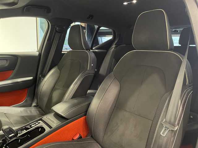 ボルボ ＸＣ４０ T4 AWD Rデザイン 愛知県 2020(令2)年 2.9万km 白 純正ナビ　/Ｂｌｕｅｔｏｏｔｈ　/ＡｐｐｌｅＣａｒＰｌａｙ　/ＡｎｄｒｏｉｄＡｕｔｏ　/３６０度カメラ/フルセグTV　/ハーフレザー　/シートヒーター　/ＡＣＣ　/ＬＫＡ　/ＢＳＭ　/ドライブレコーダー　/ＥＴＣ/プッシュスタート/アイドリングストップ/ウィンカーミラー