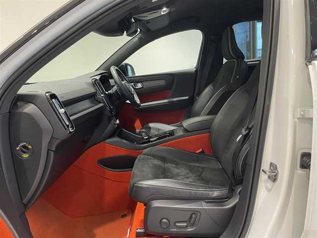 ボルボ ＸＣ４０ T4 AWD Rデザイン 愛知県 2020(令2)年 2.9万km 白 純正ナビ　/Ｂｌｕｅｔｏｏｔｈ　/ＡｐｐｌｅＣａｒＰｌａｙ　/ＡｎｄｒｏｉｄＡｕｔｏ　/３６０度カメラ/フルセグTV　/ハーフレザー　/シートヒーター　/ＡＣＣ　/ＬＫＡ　/ＢＳＭ　/ドライブレコーダー　/ＥＴＣ/プッシュスタート/アイドリングストップ/ウィンカーミラー