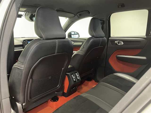 ボルボ ＸＣ４０ T4 AWD Rデザイン 愛知県 2020(令2)年 2.9万km 白 純正ナビ　/Ｂｌｕｅｔｏｏｔｈ　/ＡｐｐｌｅＣａｒＰｌａｙ　/ＡｎｄｒｏｉｄＡｕｔｏ　/３６０度カメラ/フルセグTV　/ハーフレザー　/シートヒーター　/ＡＣＣ　/ＬＫＡ　/ＢＳＭ　/ドライブレコーダー　/ＥＴＣ/プッシュスタート/アイドリングストップ/ウィンカーミラー