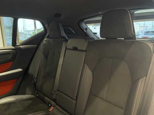 ボルボ ＸＣ４０ T4 AWD Rデザイン 愛知県 2020(令2)年 2.9万km 白 純正ナビ　/Ｂｌｕｅｔｏｏｔｈ　/ＡｐｐｌｅＣａｒＰｌａｙ　/ＡｎｄｒｏｉｄＡｕｔｏ　/３６０度カメラ/フルセグTV　/ハーフレザー　/シートヒーター　/ＡＣＣ　/ＬＫＡ　/ＢＳＭ　/ドライブレコーダー　/ＥＴＣ/プッシュスタート/アイドリングストップ/ウィンカーミラー