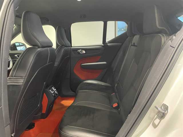 ボルボ ＸＣ４０ T4 AWD Rデザイン 愛知県 2020(令2)年 2.9万km 白 純正ナビ　/Ｂｌｕｅｔｏｏｔｈ　/ＡｐｐｌｅＣａｒＰｌａｙ　/ＡｎｄｒｏｉｄＡｕｔｏ　/３６０度カメラ/フルセグTV　/ハーフレザー　/シートヒーター　/ＡＣＣ　/ＬＫＡ　/ＢＳＭ　/ドライブレコーダー　/ＥＴＣ/プッシュスタート/アイドリングストップ/ウィンカーミラー