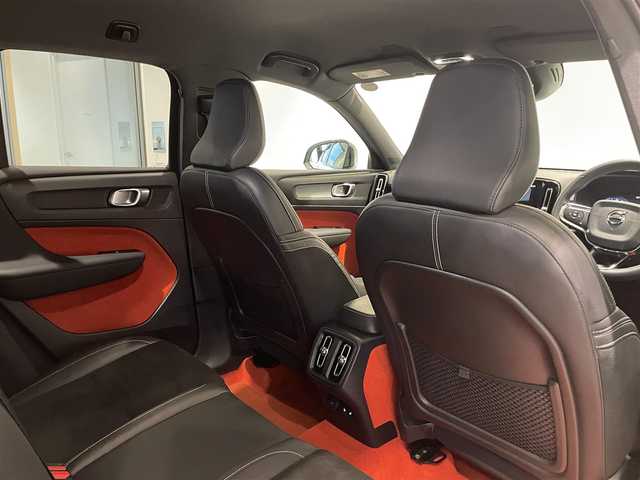 ボルボ ＸＣ４０ T4 AWD Rデザイン 愛知県 2020(令2)年 2.9万km 白 純正ナビ　/Ｂｌｕｅｔｏｏｔｈ　/ＡｐｐｌｅＣａｒＰｌａｙ　/ＡｎｄｒｏｉｄＡｕｔｏ　/３６０度カメラ/フルセグTV　/ハーフレザー　/シートヒーター　/ＡＣＣ　/ＬＫＡ　/ＢＳＭ　/ドライブレコーダー　/ＥＴＣ/プッシュスタート/アイドリングストップ/ウィンカーミラー